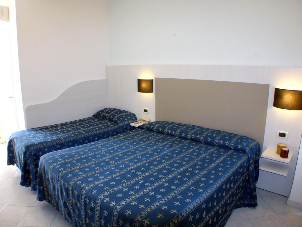 Hotel Europa Park Lido di Spina Bagian luar foto